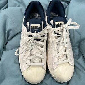 Adidas size 6 men’s 7 women’s sneakers